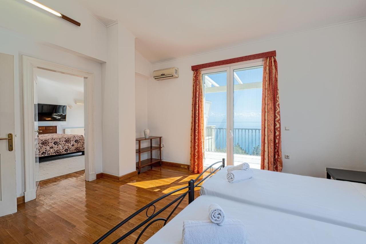Villa Grosse Sea And Mountains View Gastouri  Екстер'єр фото
