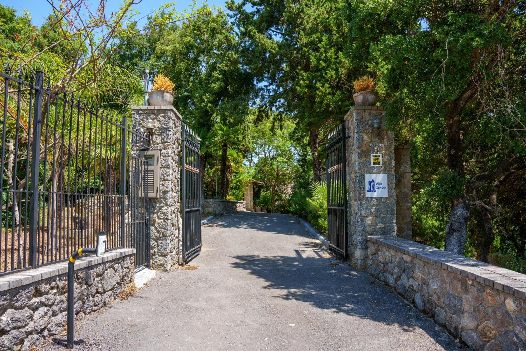 Villa Grosse Sea And Mountains View Gastouri  Екстер'єр фото