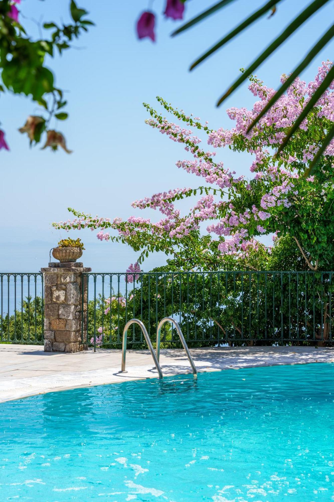 Villa Grosse Sea And Mountains View Gastouri  Екстер'єр фото